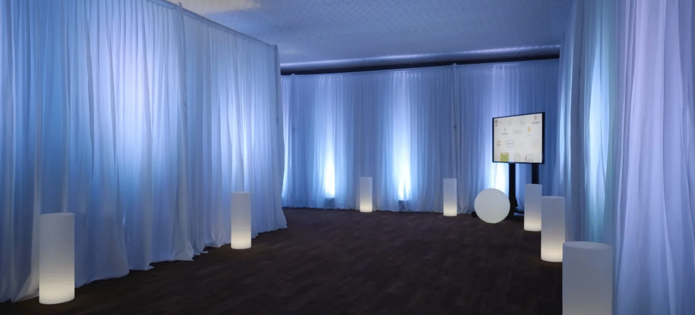 Scénographie pour un diner de bienfaisance au profit d'Acte Auvergne - TOPSCREEN