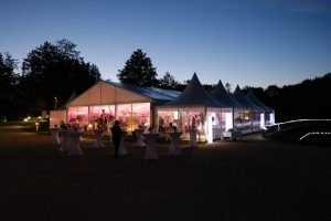 Scénographie de mariage à l'Egliseneuve-d'Entraigues - TOPSCREEN